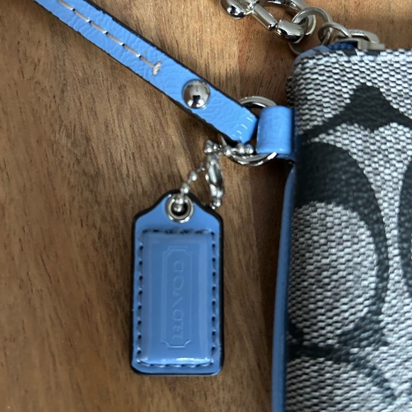 Coach wristlet - never used - Picture 5 of 5
